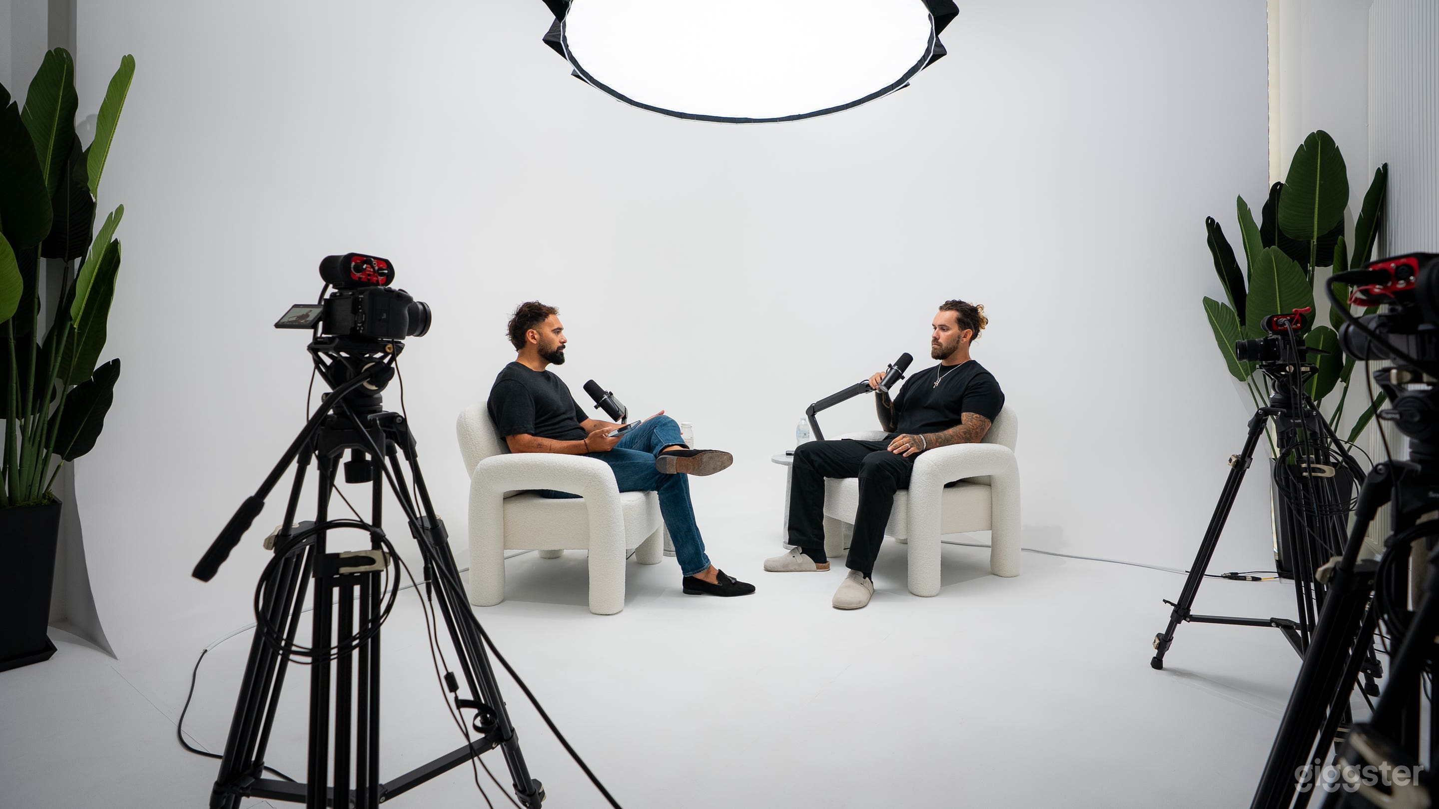 Podcast Studio – Record &amp; Get Edited File Photo 3