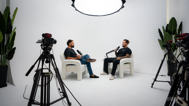  Podcast Studio – Record & Get Edited File 