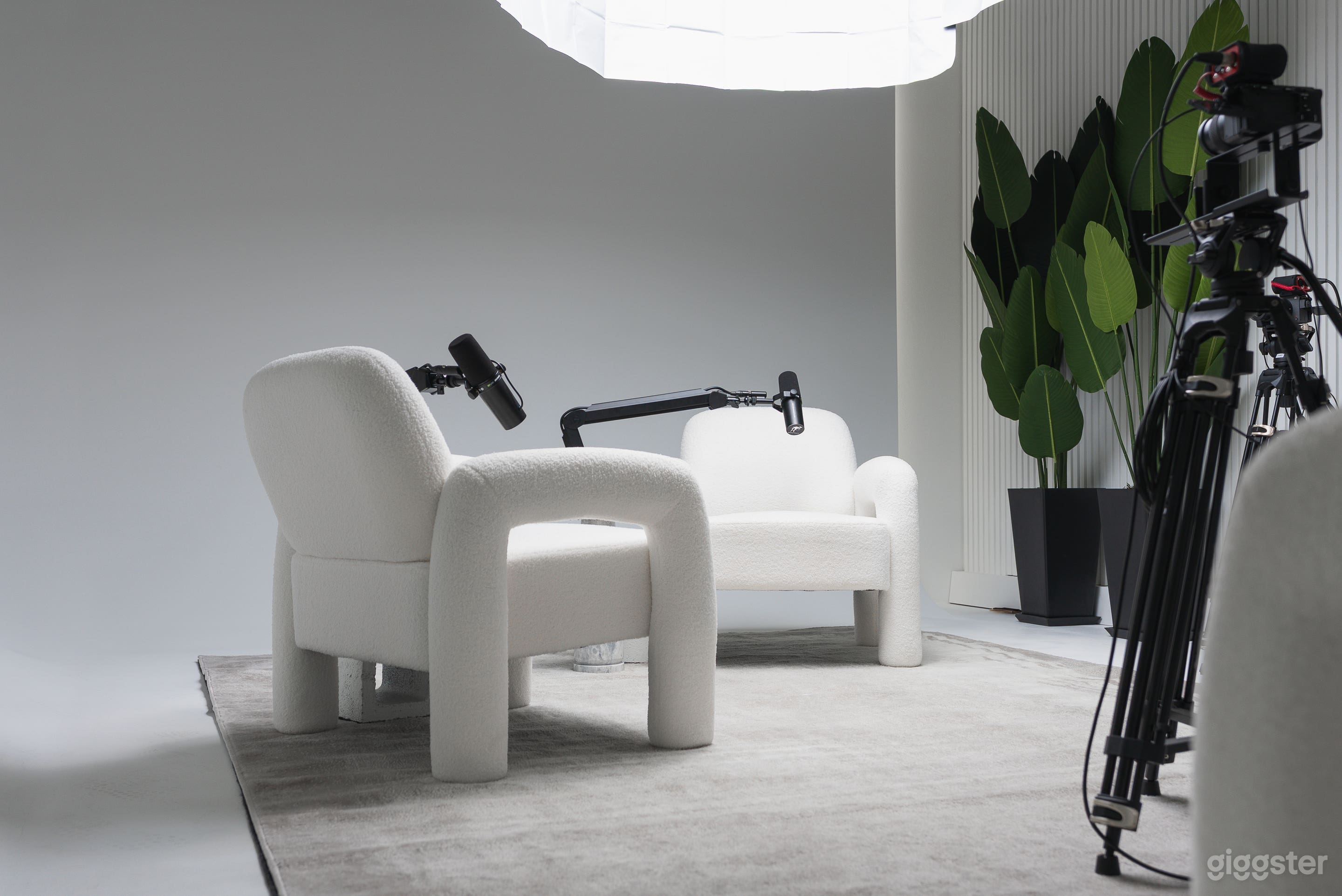 Podcast Studio – Record &amp; Get Edited File Photo 1