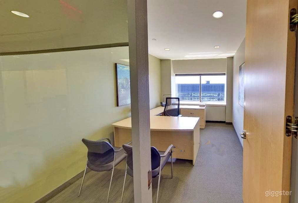 Window Office with Skyscraper view Photo 2