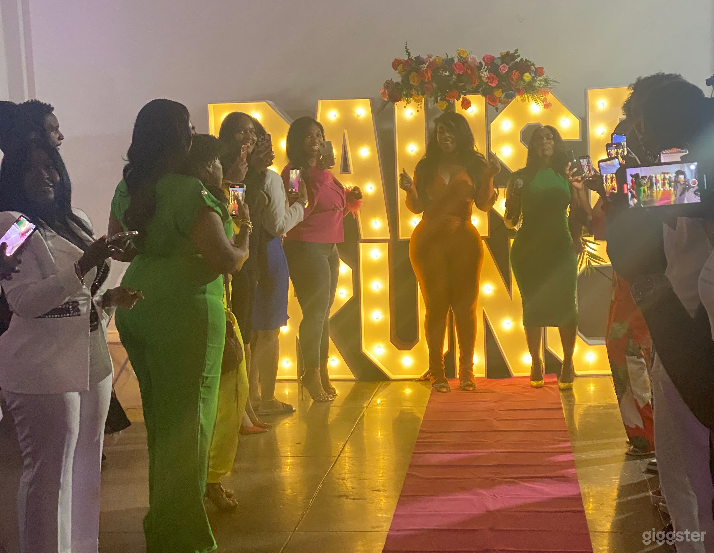 Cineplay - The Throne Room Photo 1