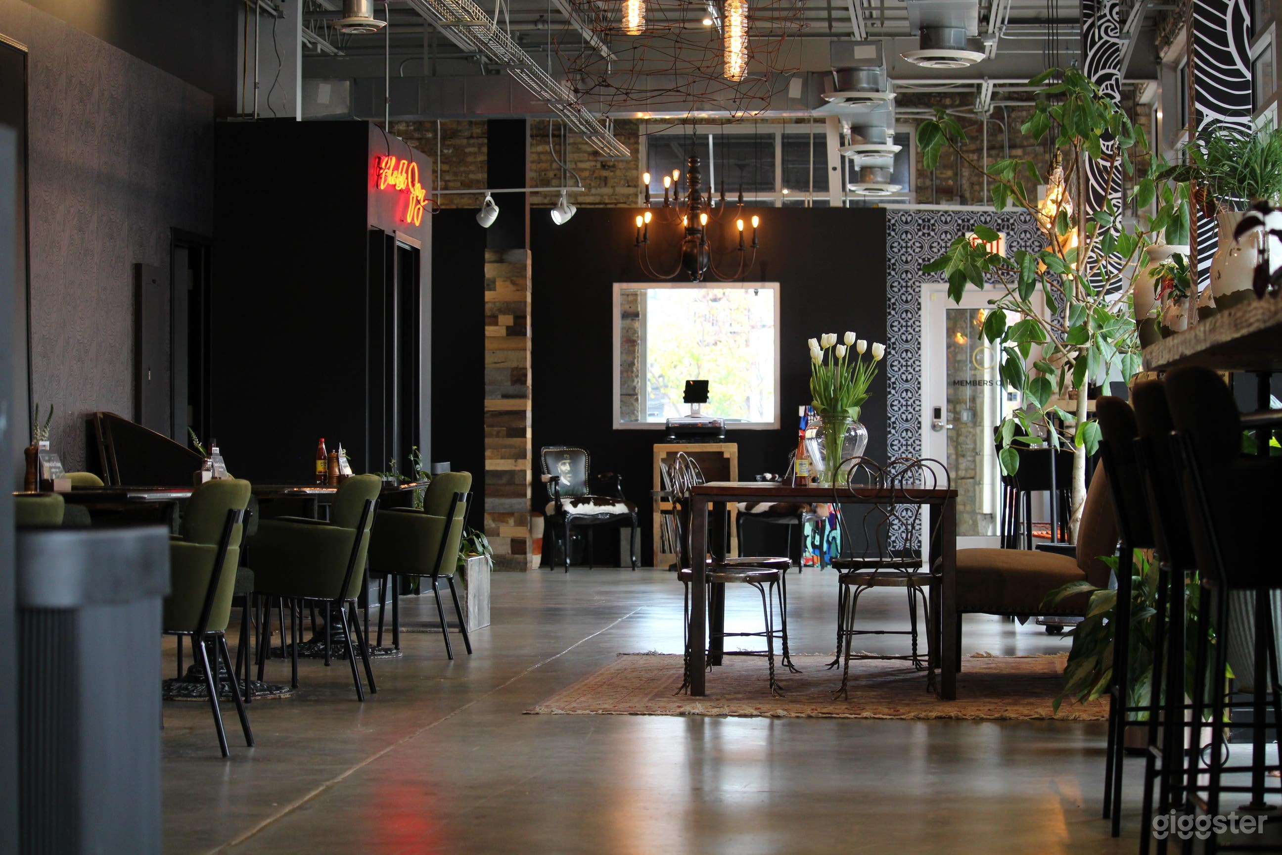 The Black Wall - Modern Creative Space w/ Podcast Studio Photo 4