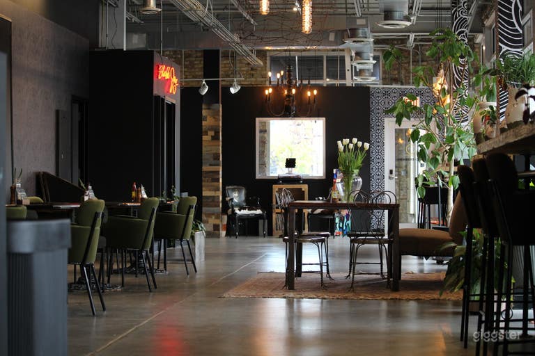  The Black Wall - Modern Creative Space w/ Podcast Studio 