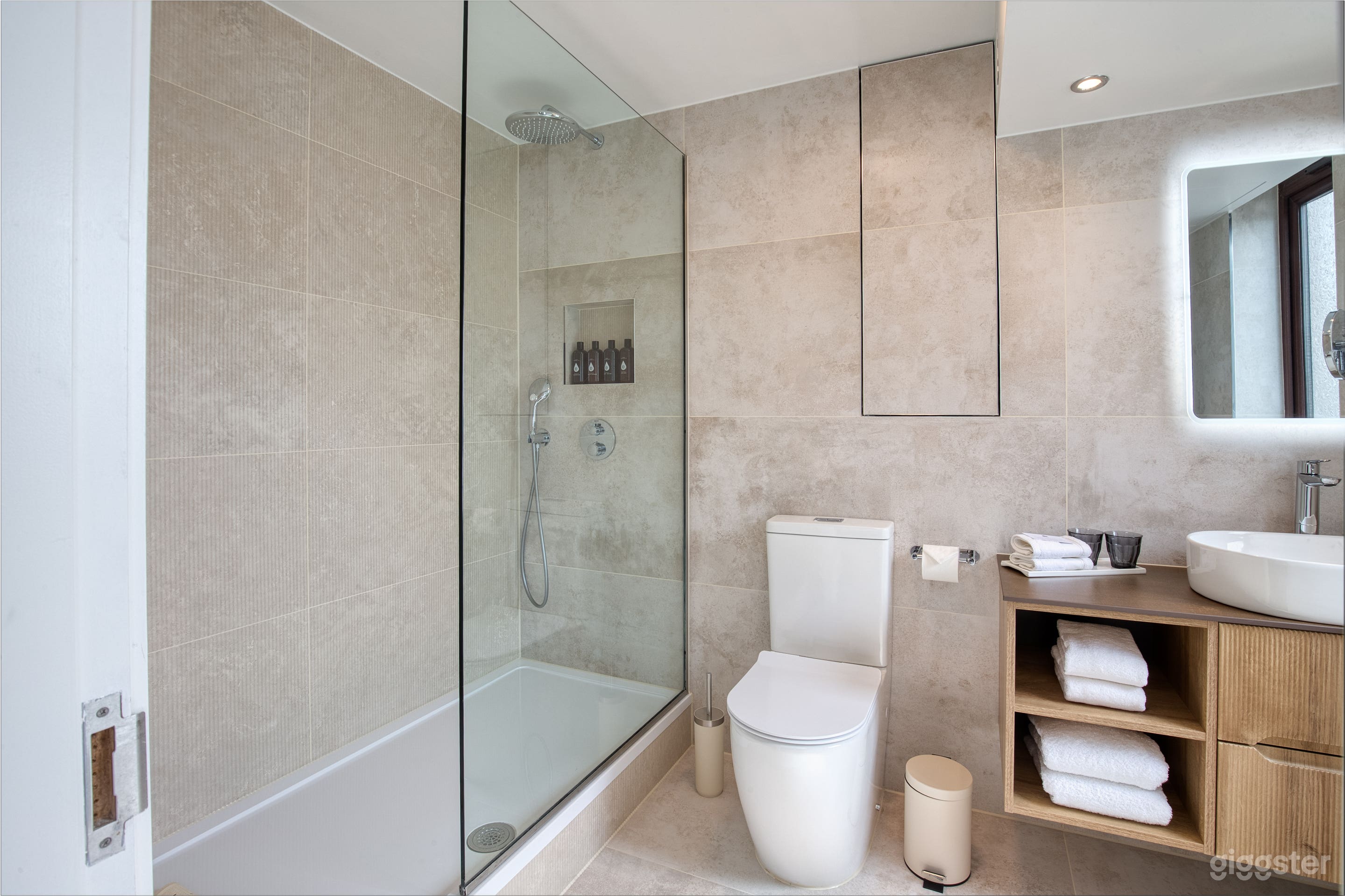 3 Bed Apartment - The Mezzanine #22 Photo 3