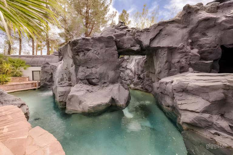  Cascade Pool Palace in Vegas 