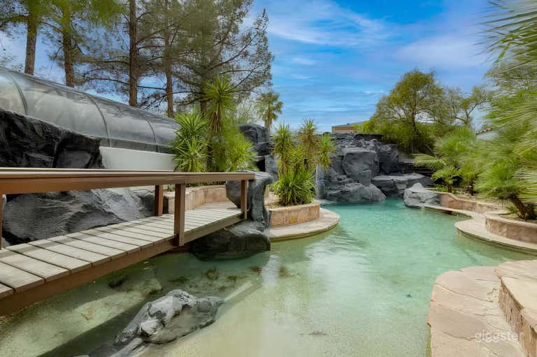  Cascade Pool Palace in Vegas 