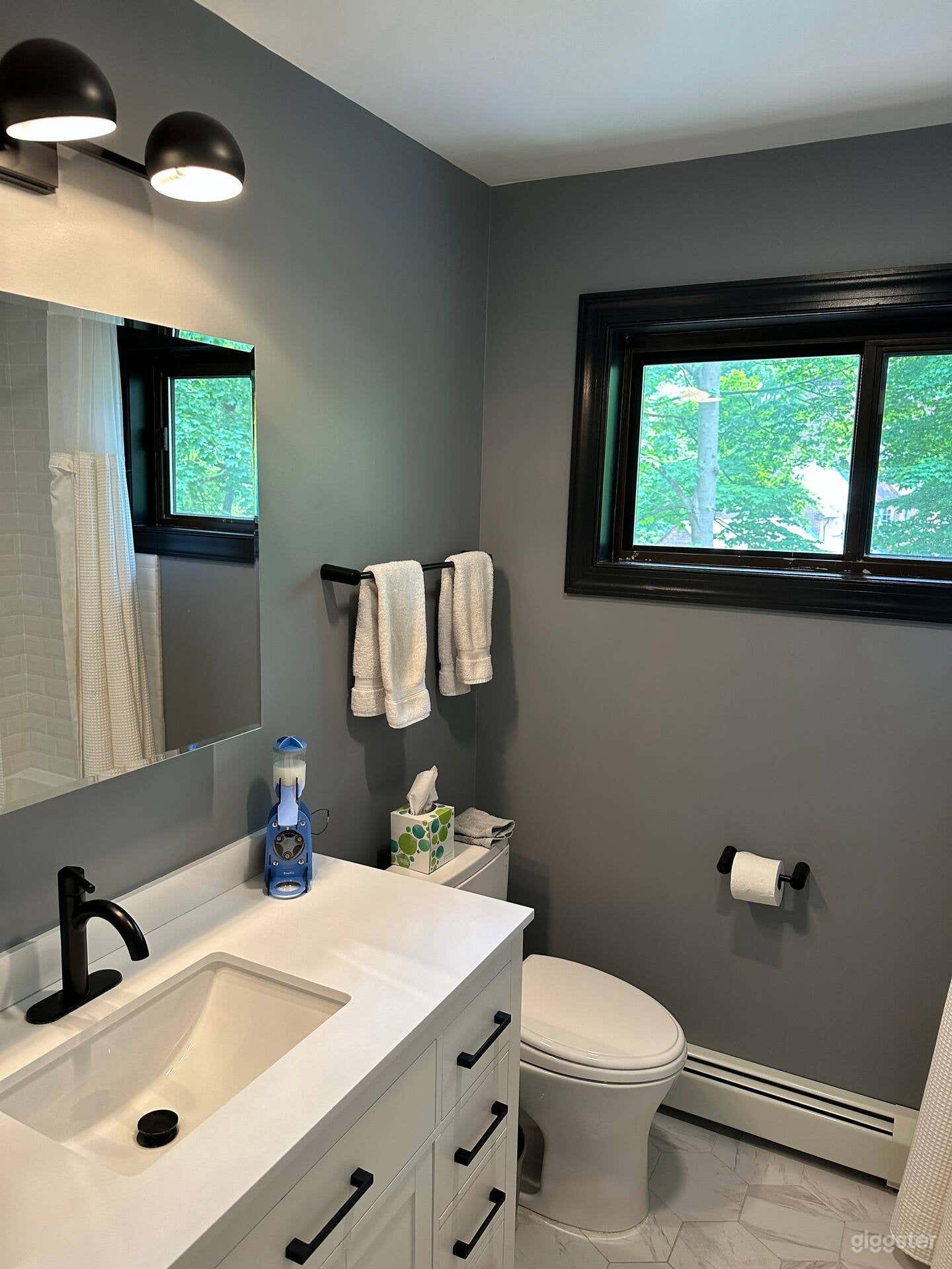 Classic suburban home Photo 4