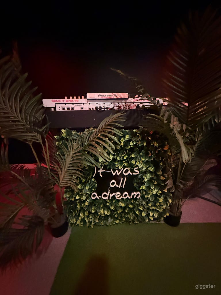  “ D R I P “ Lounge 