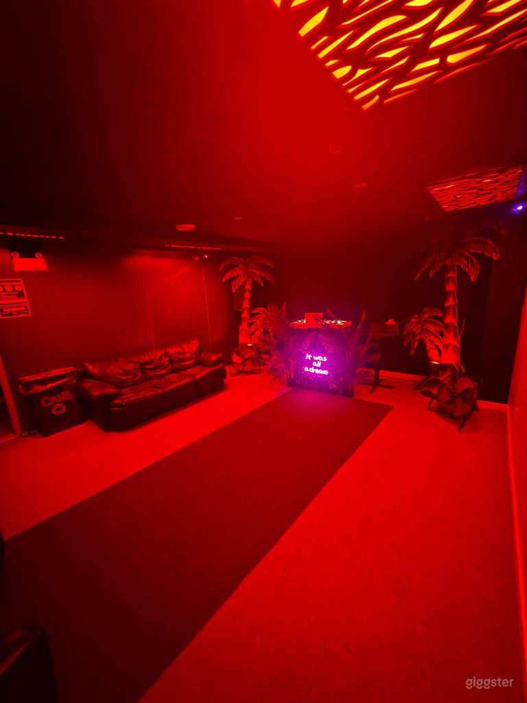  “ D R I P “ Lounge 