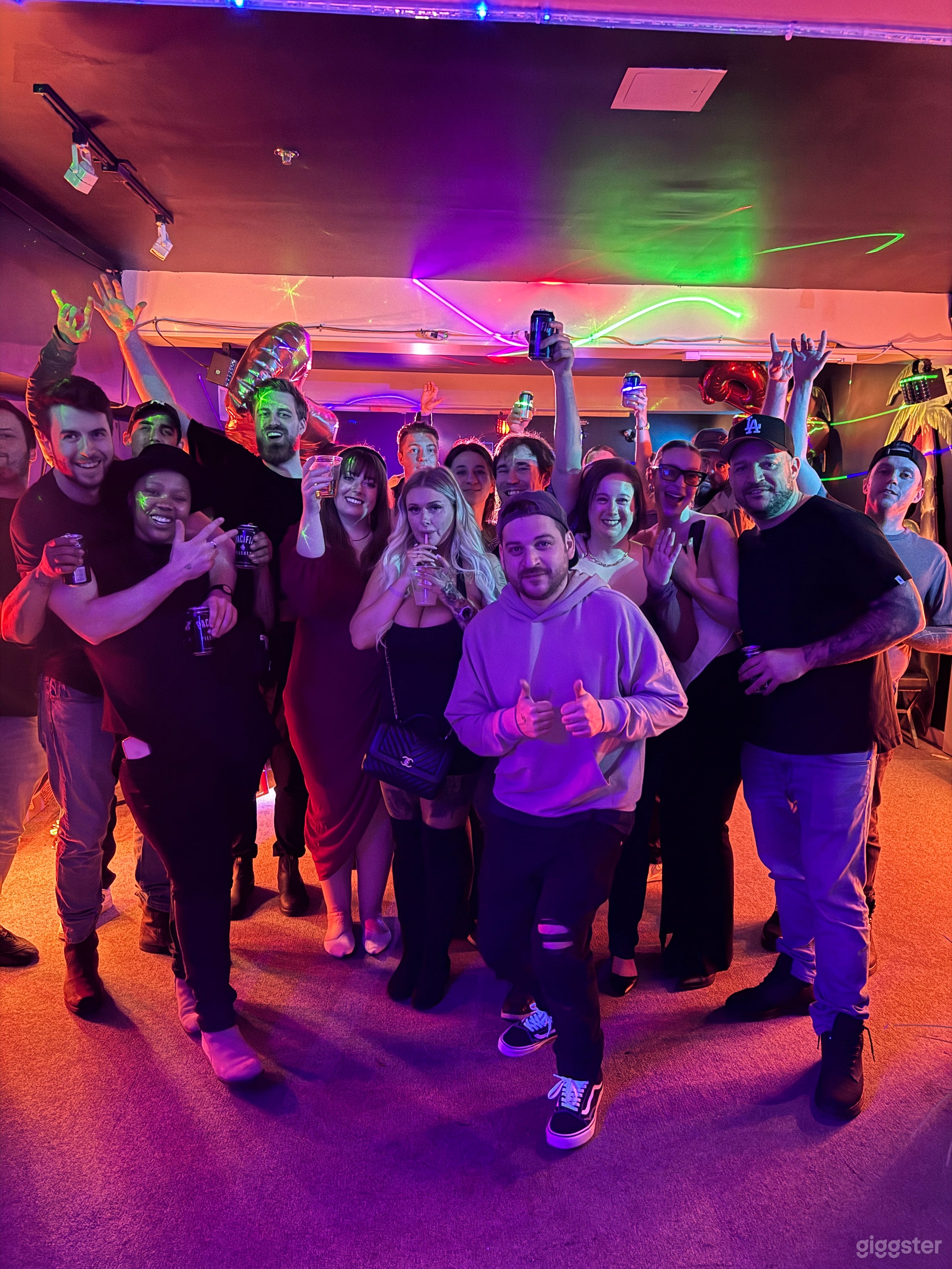 “ D R I P “ Lounge Photo 3