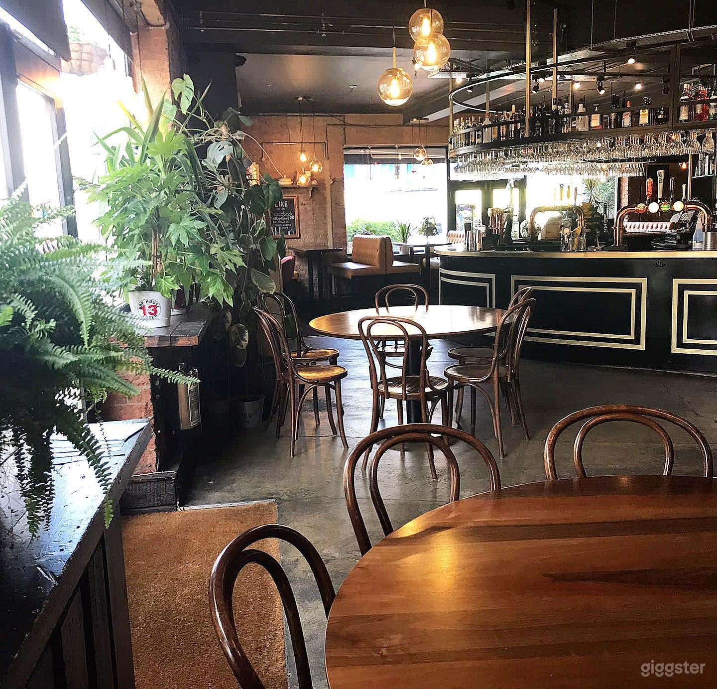 London's Gastropub Serves Ice-cold Beers Photo 2