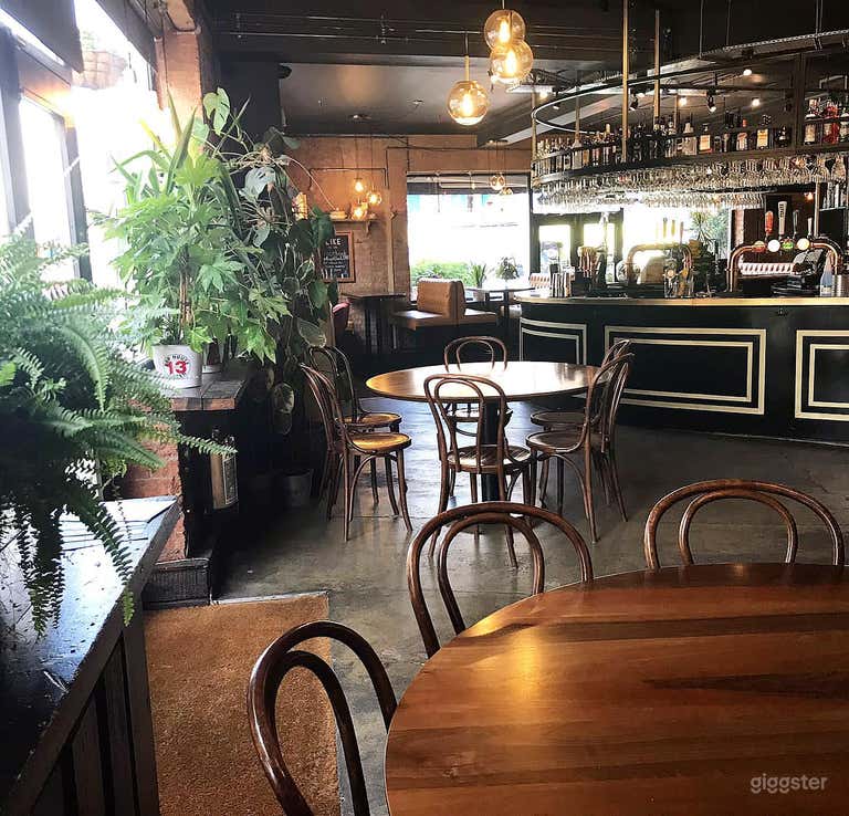  London's Gastropub Serves Ice-cold Beers 