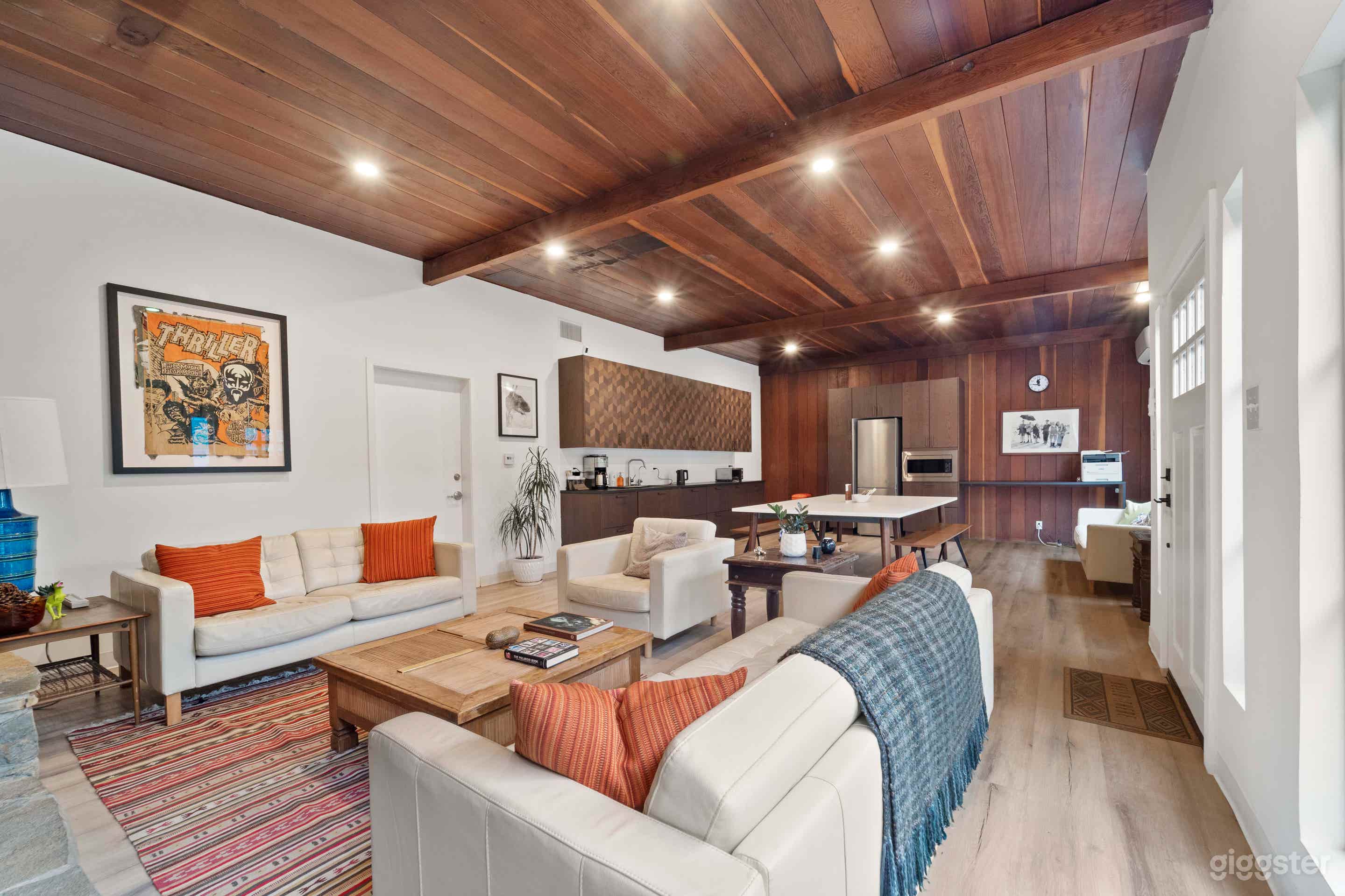 Cozy lounge/kitchen/meeting space - Hollywood Photo 1