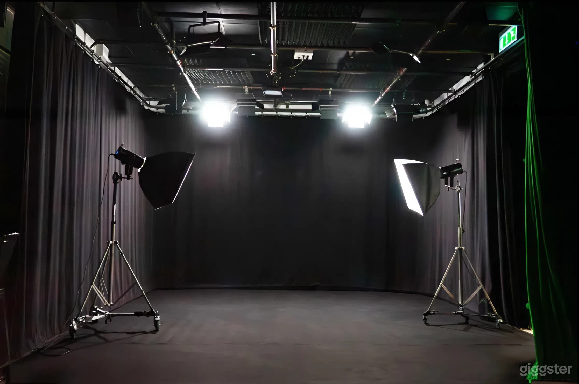 Photo de Plateau de tournage / studio photo professionnel - Paris 20 2