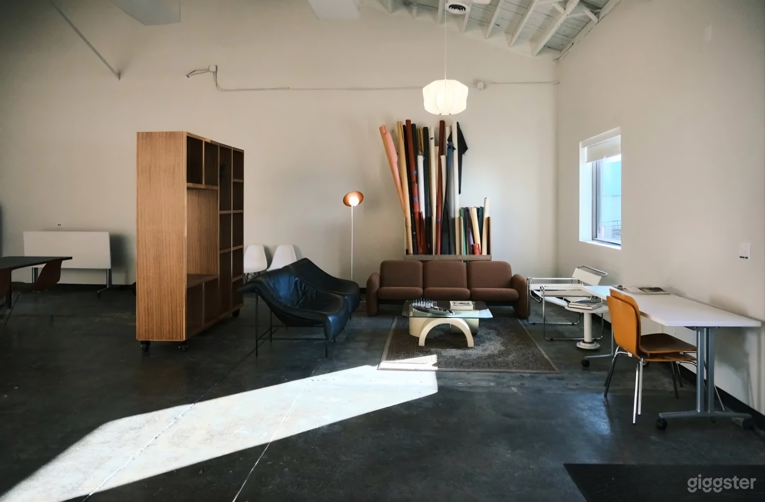 Premium Nashville Studio w/ Cyc Wall & Lighting Grid Photo 4