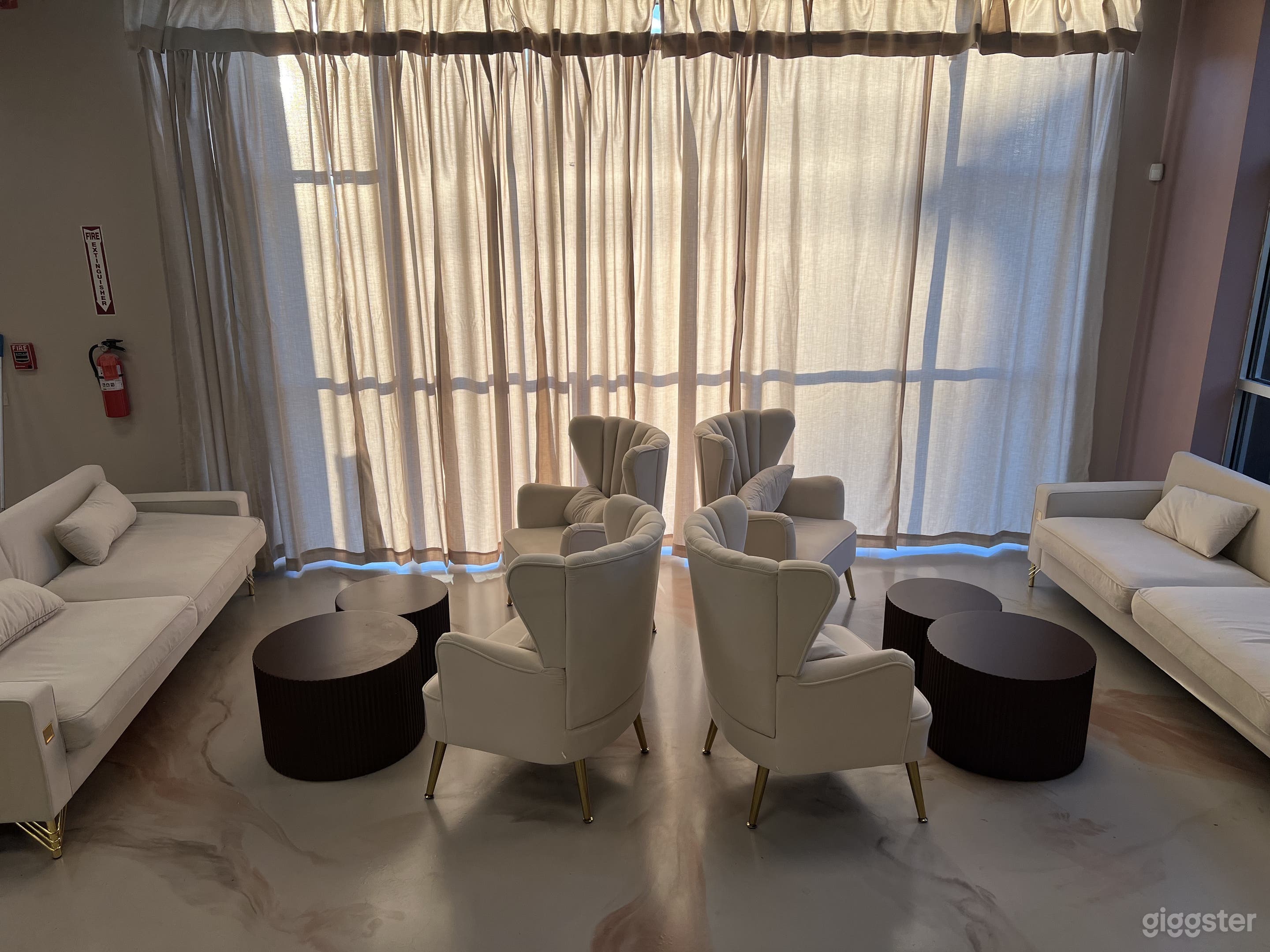 Elegant Business Lounge at Brockton, MA Photo 3