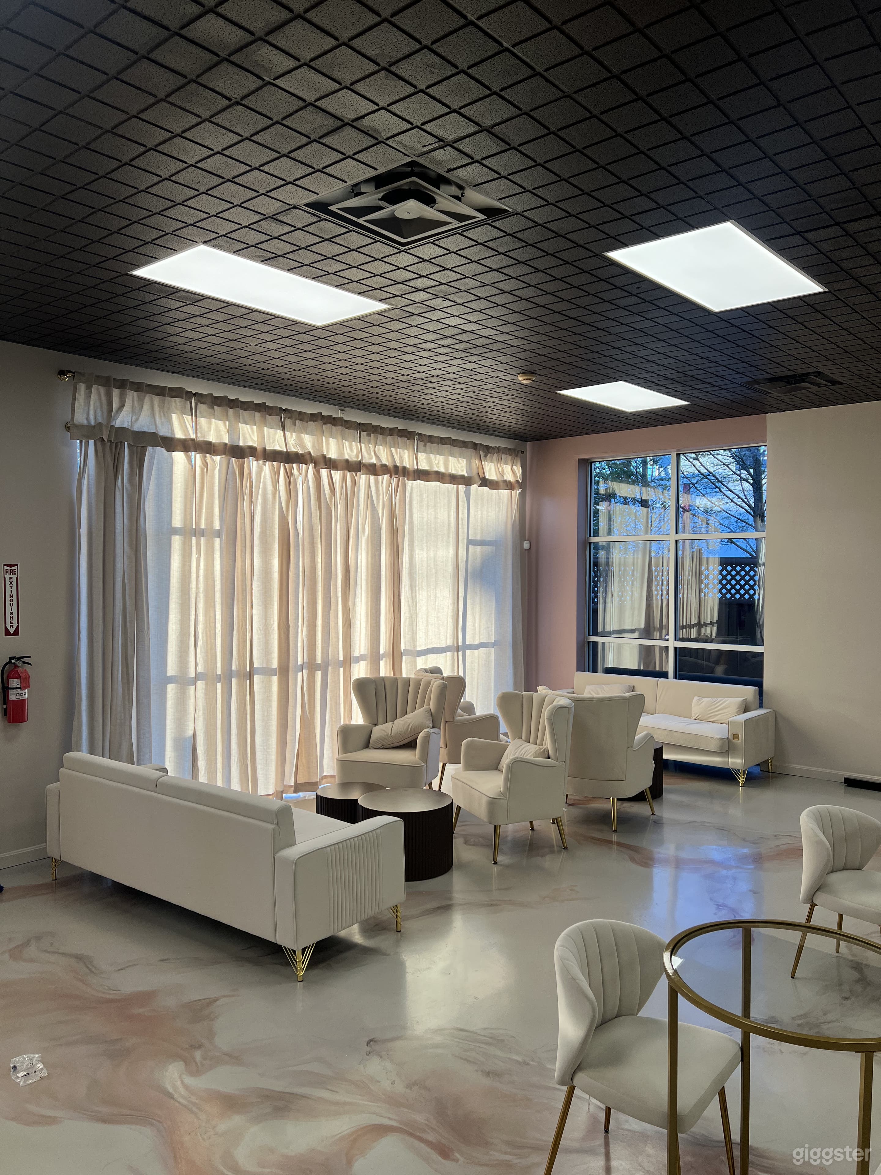 Elegant Business Lounge at Brockton, MA Photo 2