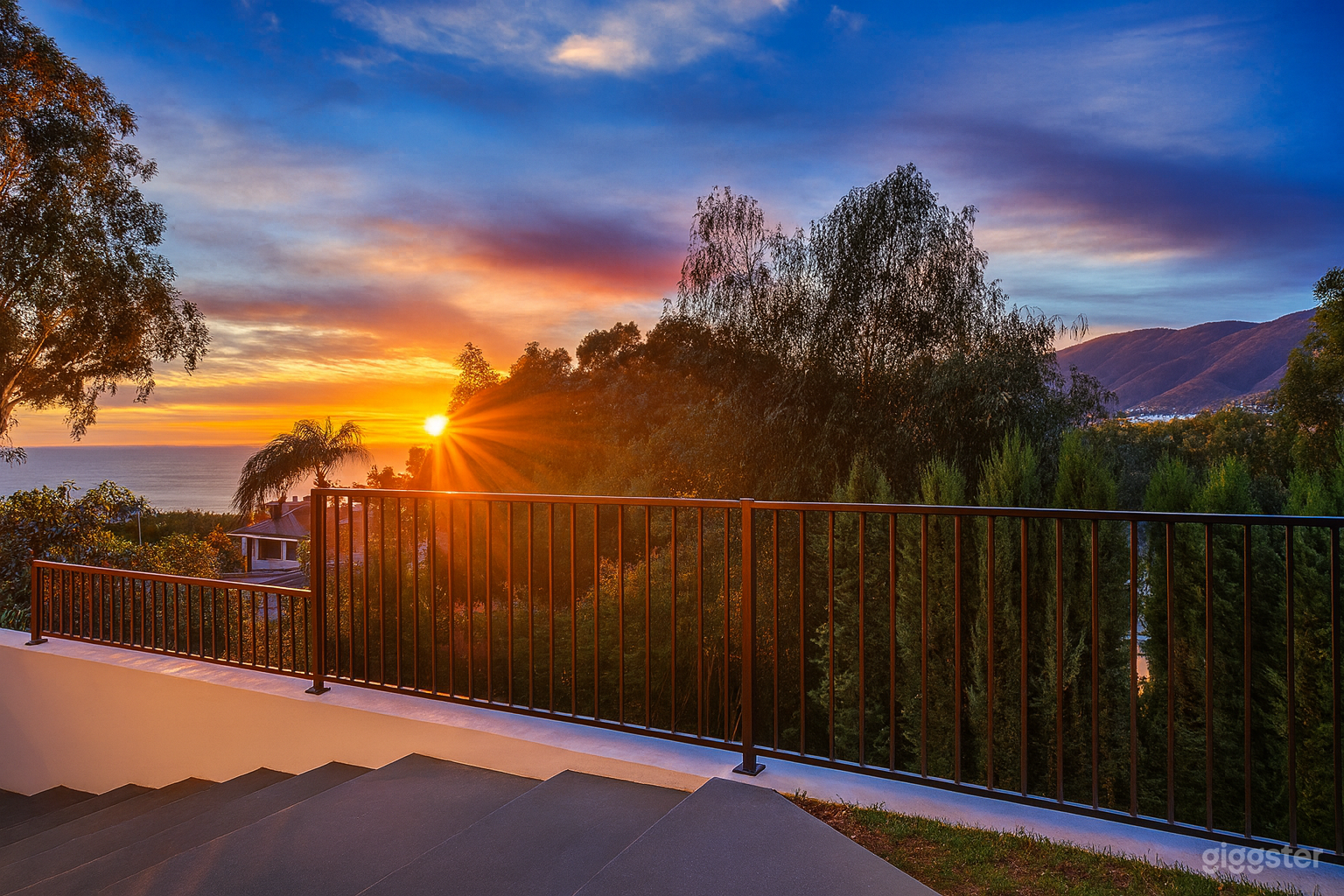 Modern Pacific Palisades Villa with Ocean Views Photo 2