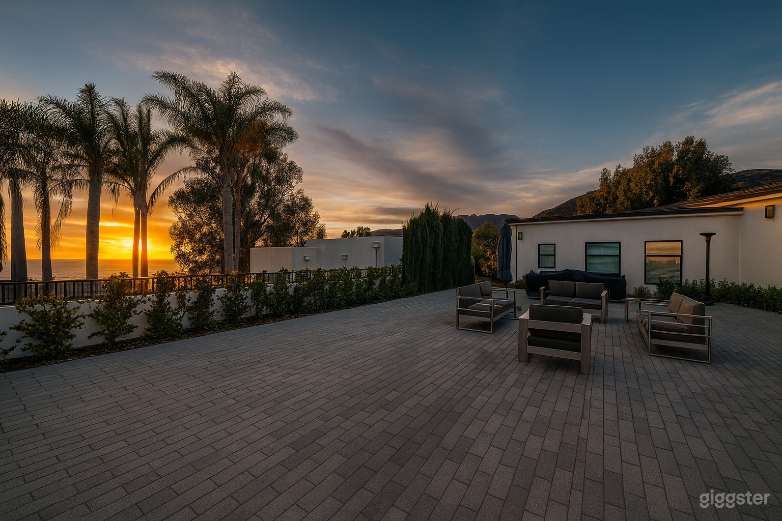Modern Pacific Palisades Villa with Ocean Views Photo 3