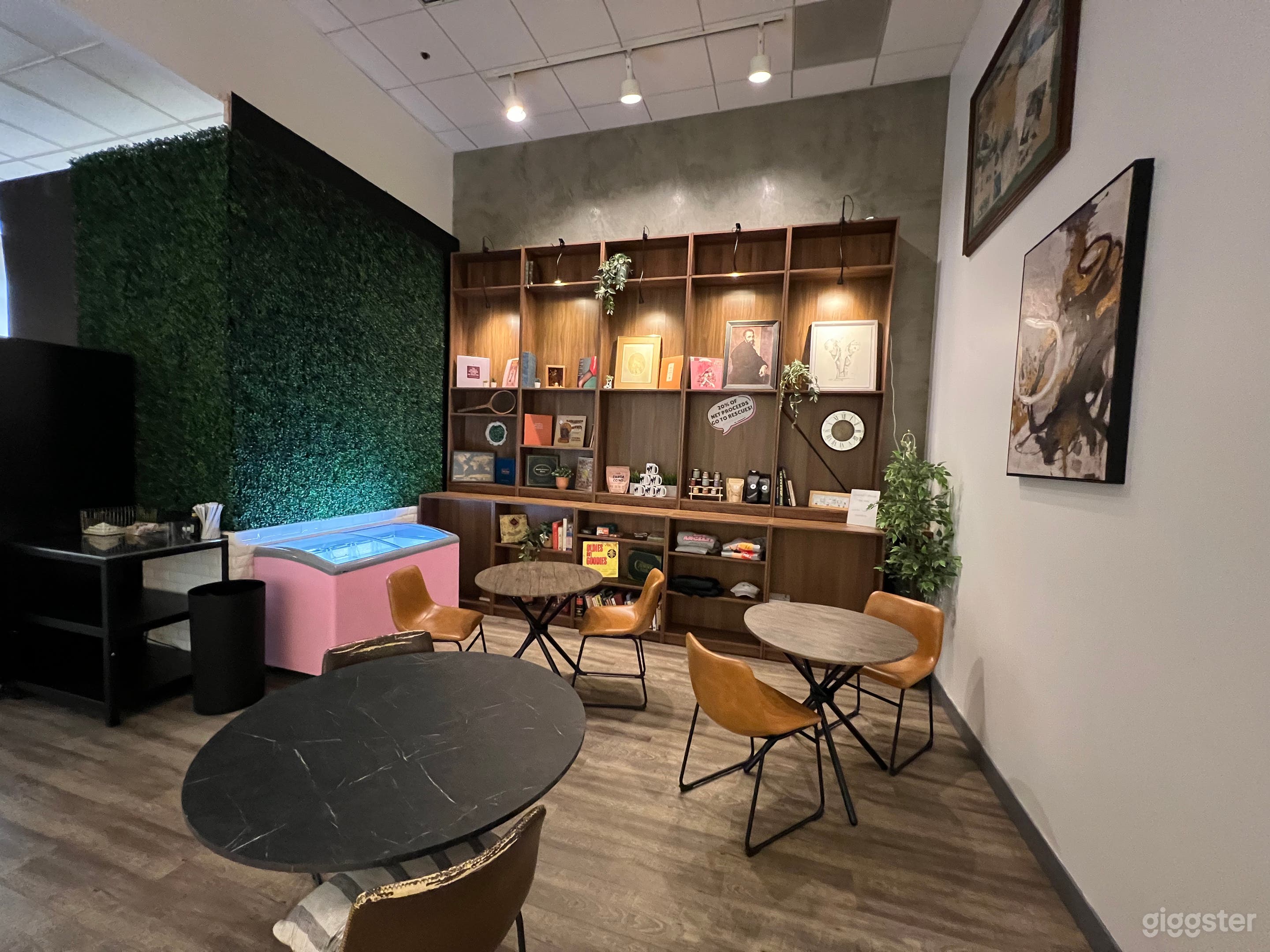 Modern Urban Studio-Like Cafe Space Photo 3