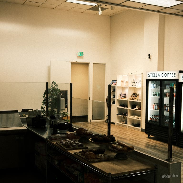  Modern Urban Studio-Like Cafe Space 