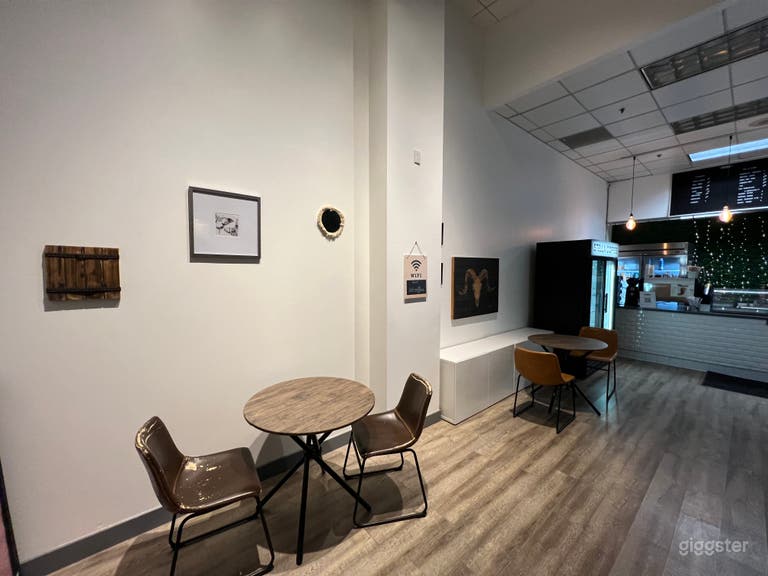  Modern Urban Studio-Like Cafe Space 