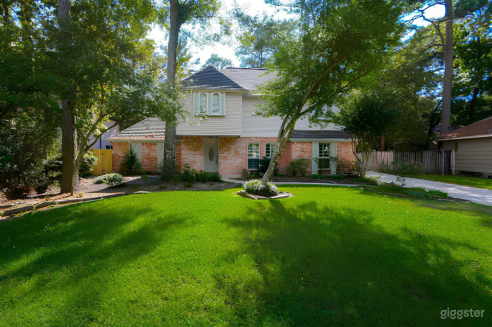 Beautiful Woodlands Space Photo 2