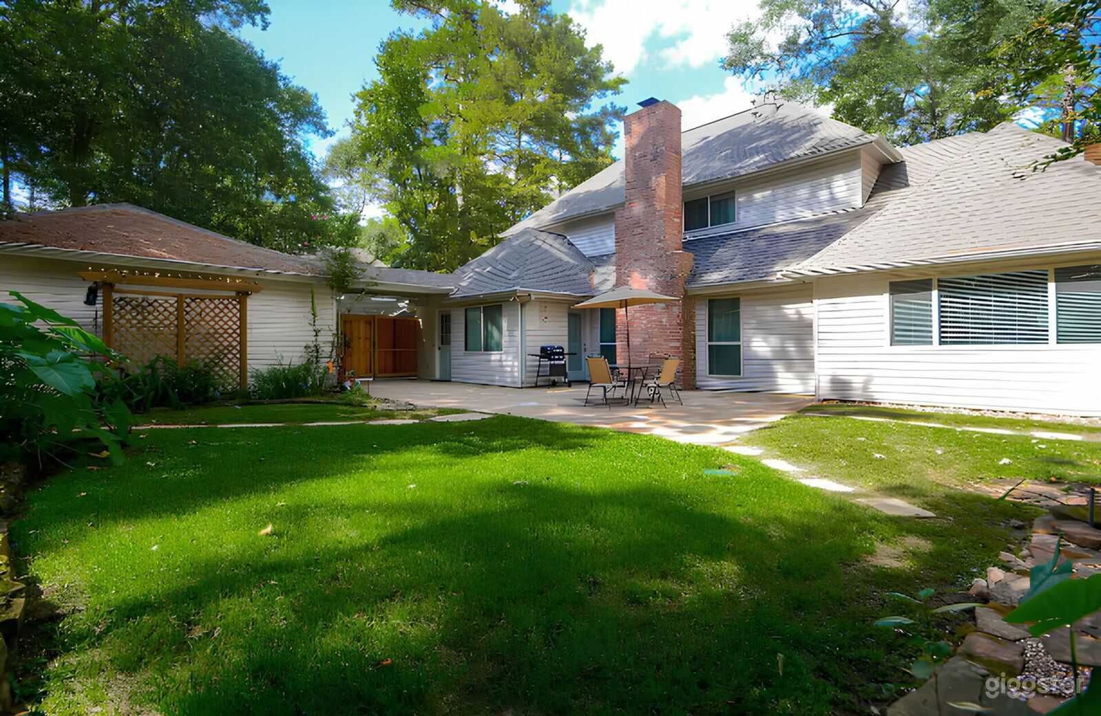 Beautiful Woodlands Space Photo 3