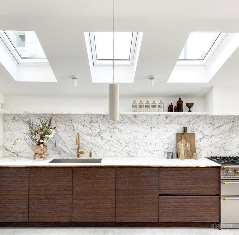  Victorian house / marble concrete Kitchen + Enchanting Courtyard 