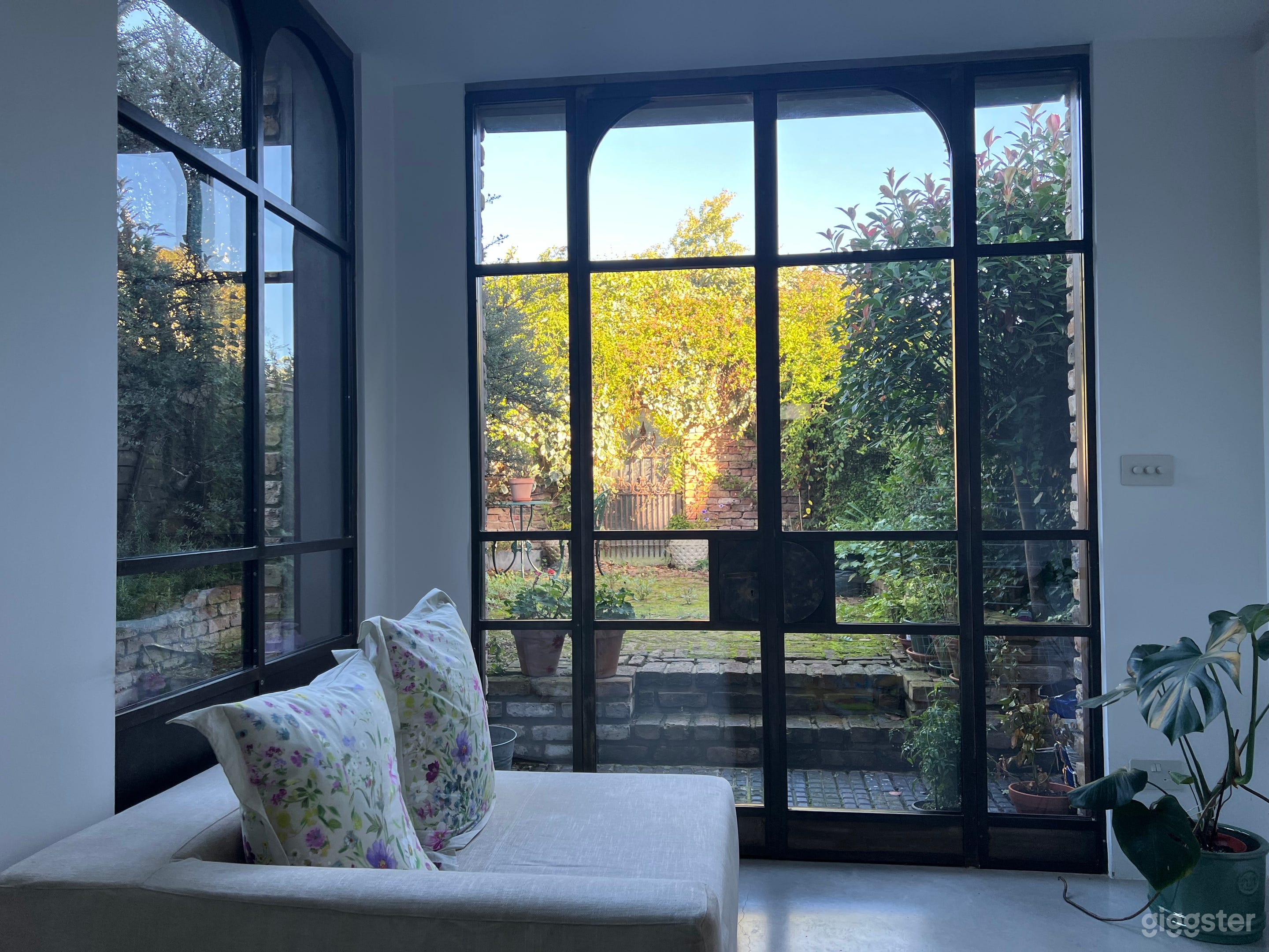 Victorian house / marble concrete Kitchen + Enchanting Courtyard Photo 3