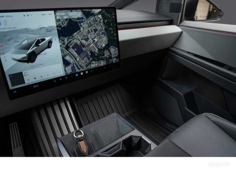  Tesla Cybertruck-Silver 2025 per Eventi, Film 6 Video Musicali 
