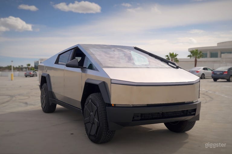  Tesla Cybertruck-Silver 2025 per Eventi, Film 6 Video Musicali 
