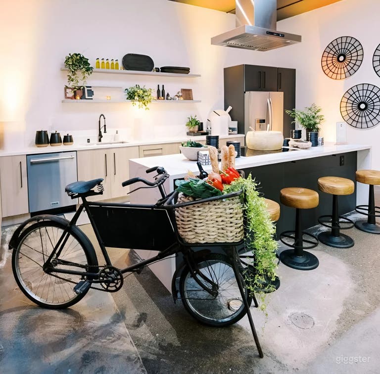  Modern Oakland Event Space with Skylights & Lounge 