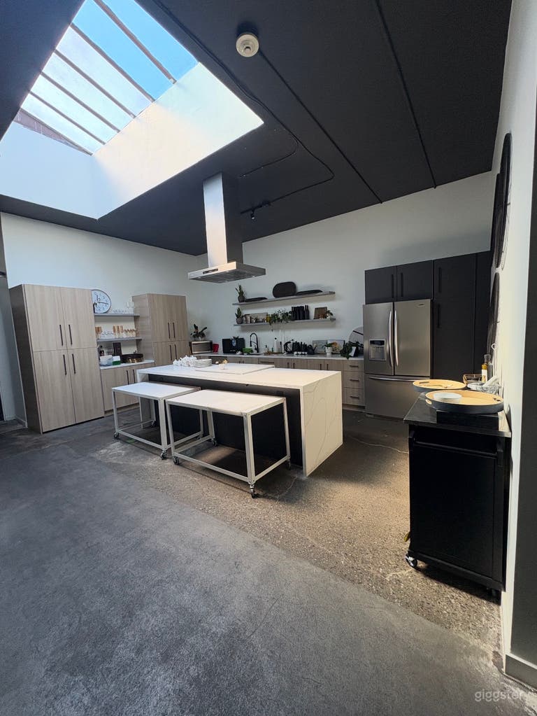  Modern Oakland Event Space with Skylights & Lounge 