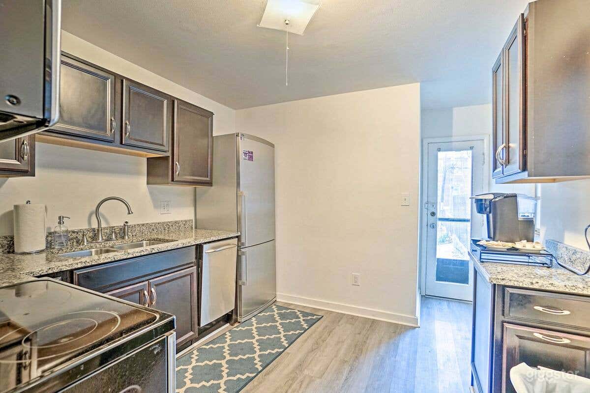 Lower Master House, CONVENTION DOWNTOWN APT. Photo 4