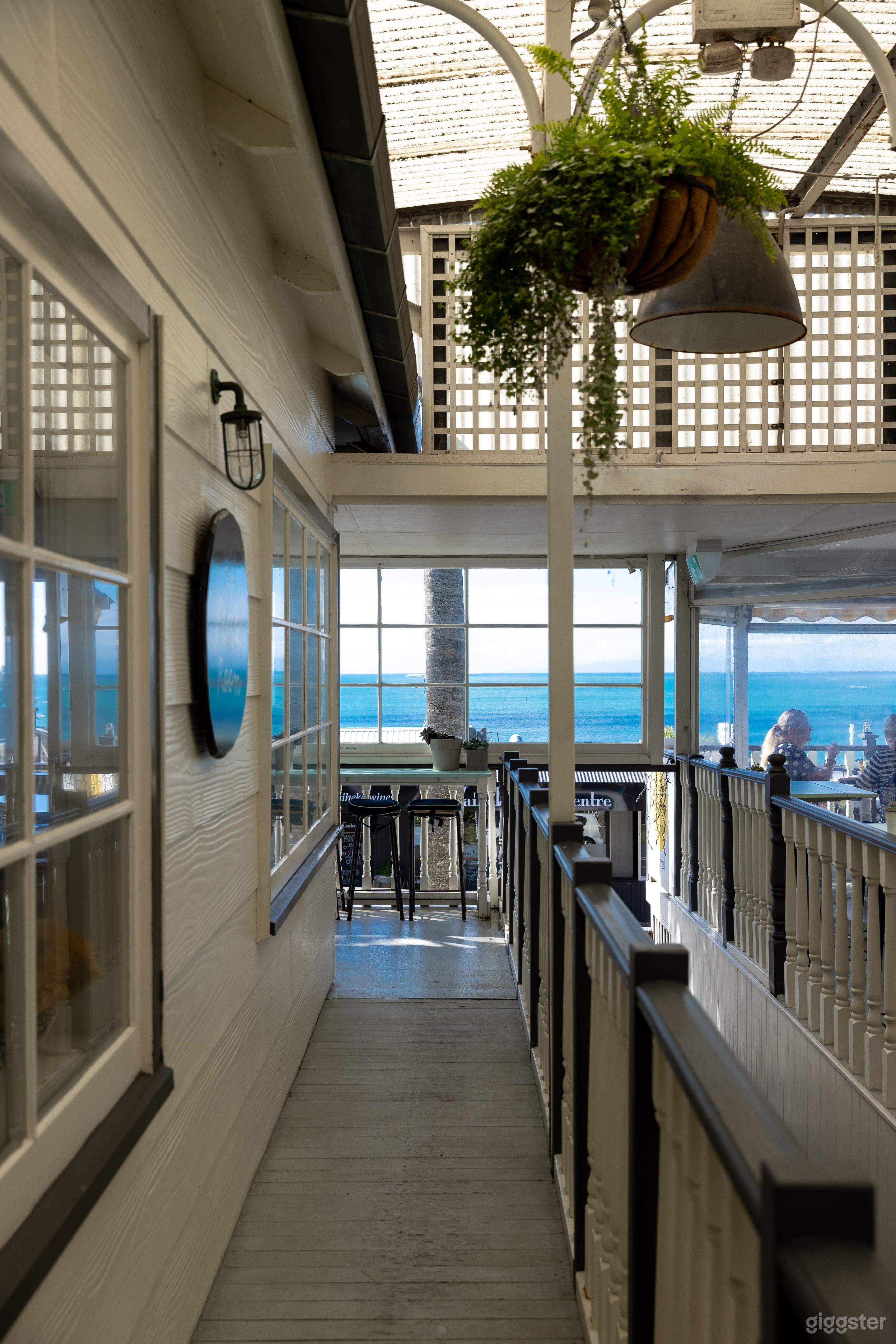 Beachside bistro with three gorgeous guest rooms Photo 2