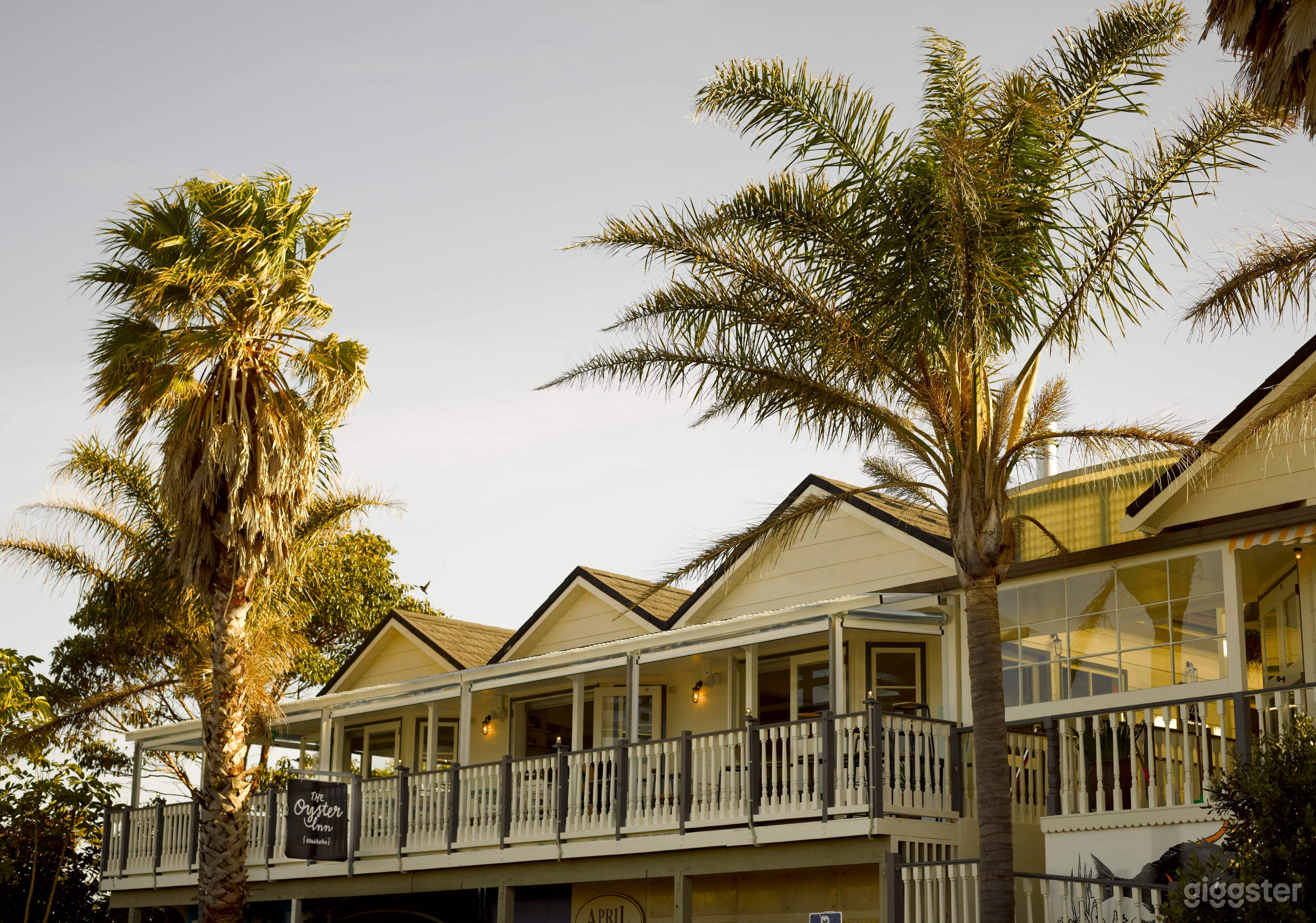 Beachside bistro with three gorgeous guest rooms Photo 1