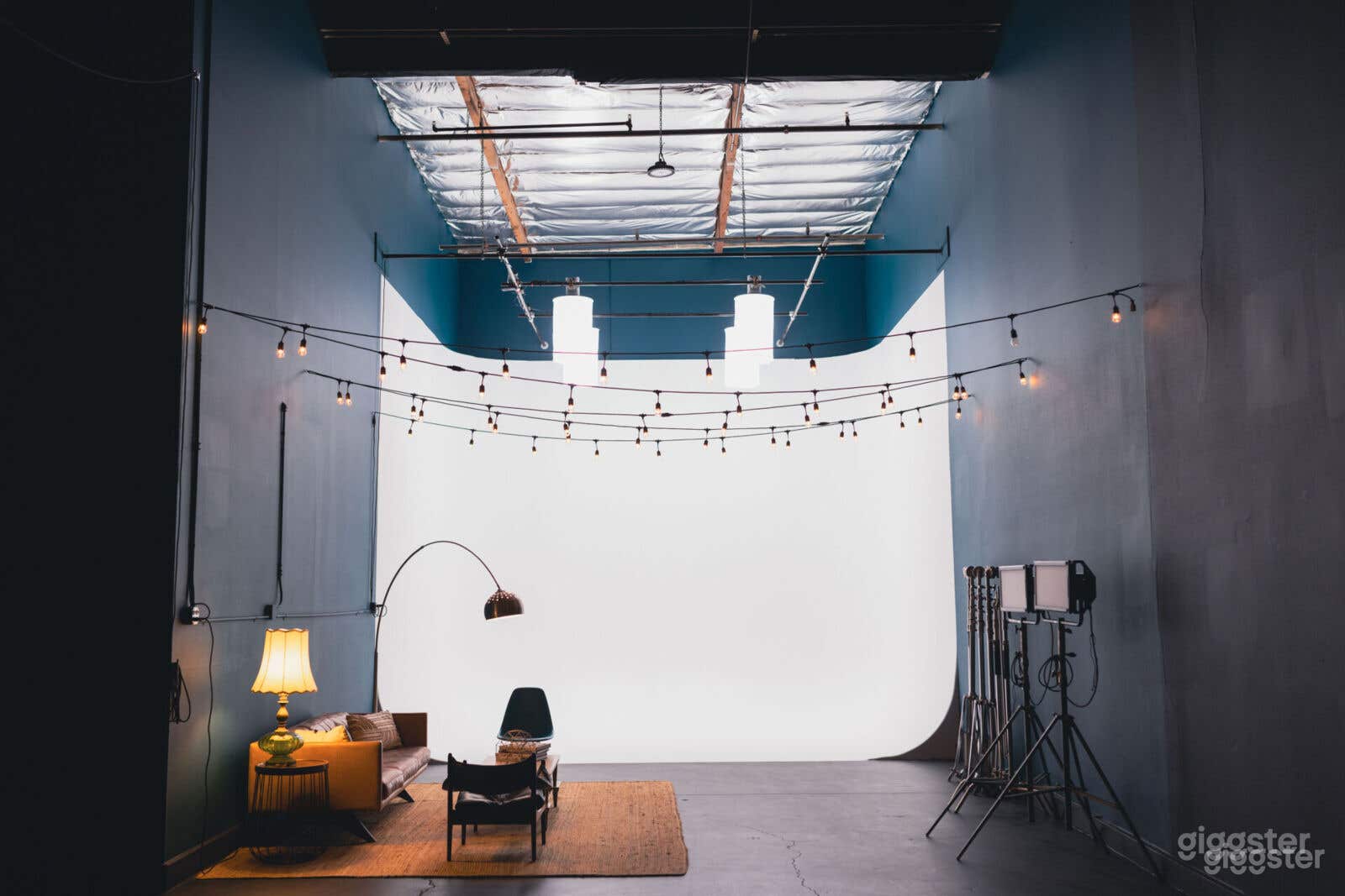 18x16 Cyc wall Photo 1