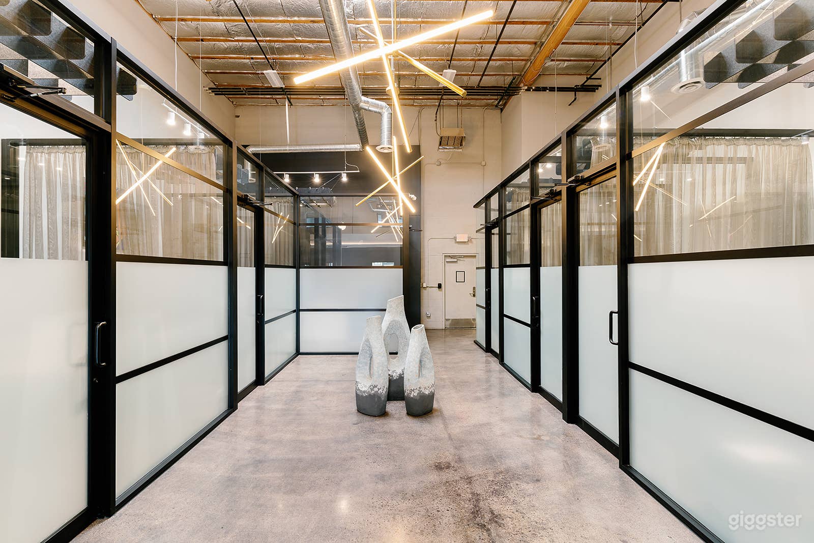 The Bar &amp; Lounge Photo 3