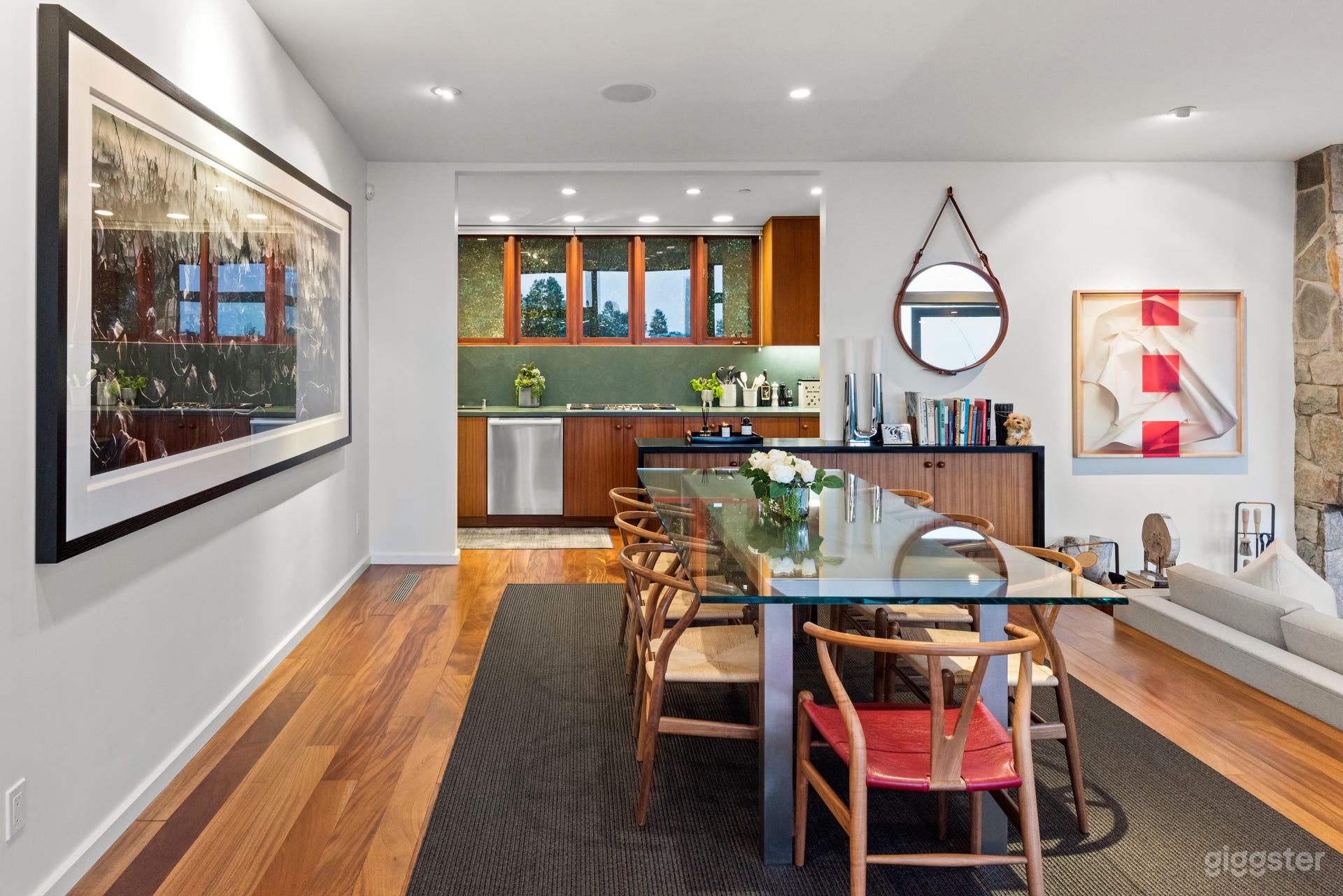 JUNGLE MODERN: GLASS, WOOD &amp; TROPICAL POOL HIDEAWAY Photo 3