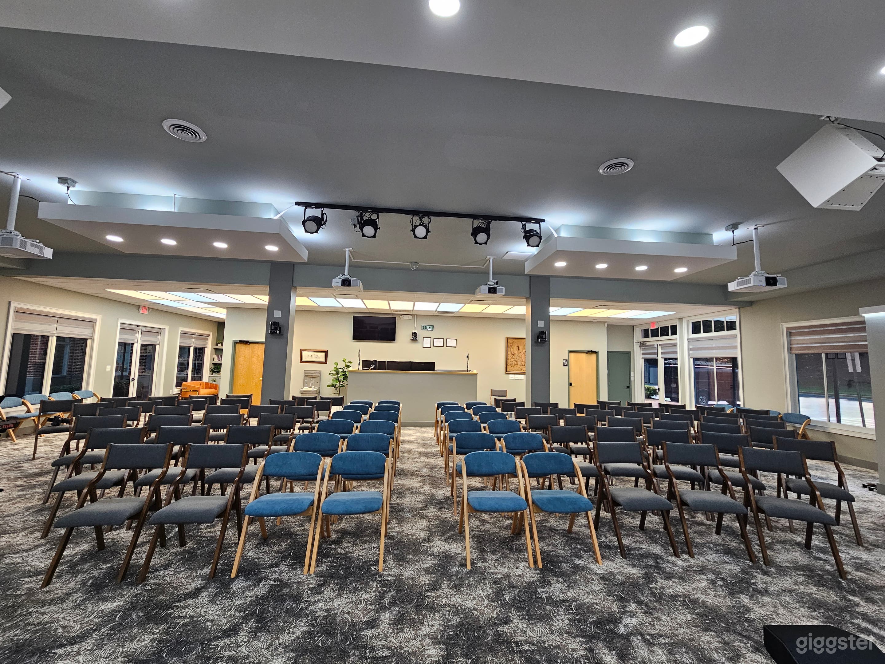Space where artists and audiences breathe as one. Photo 2