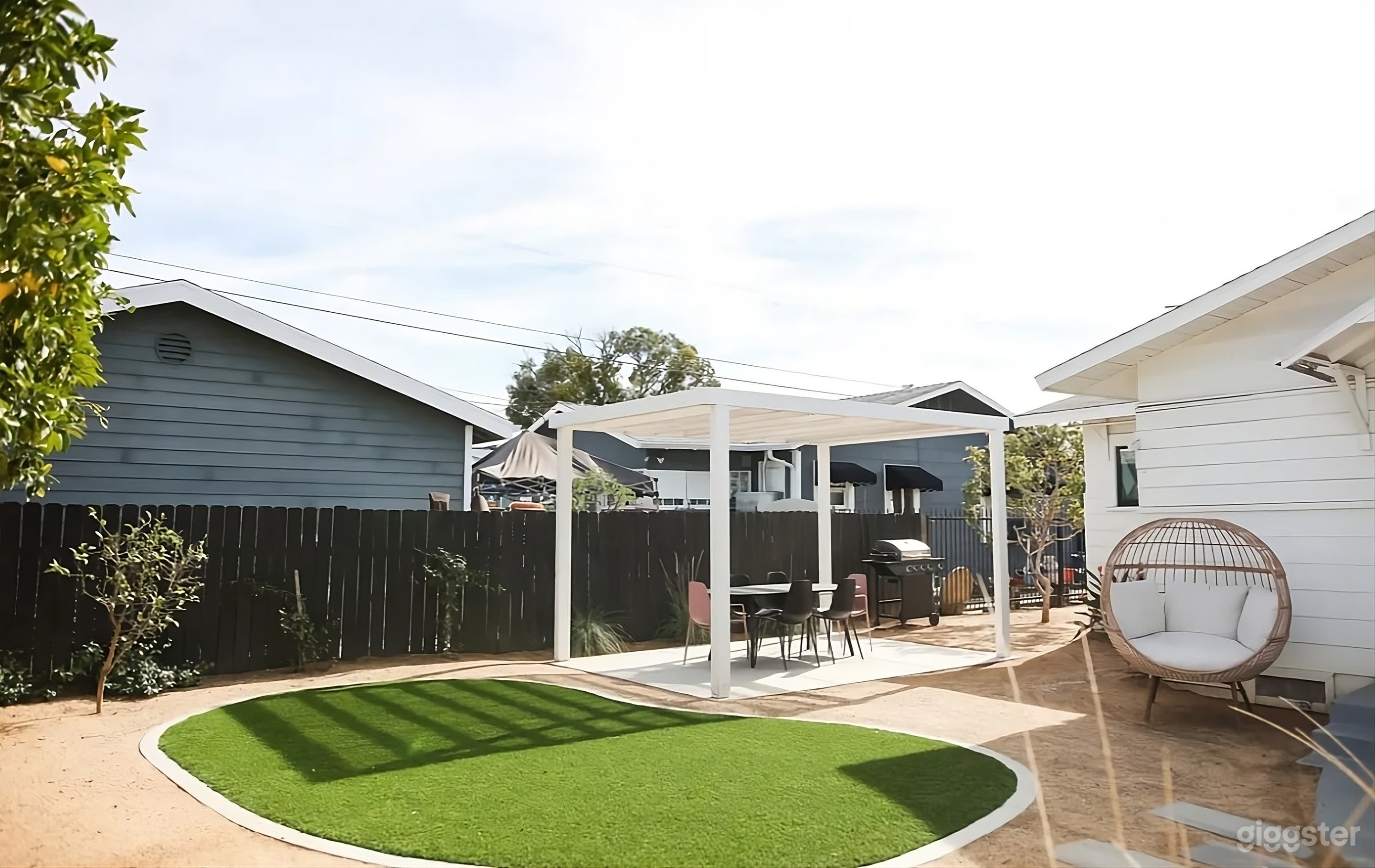 Sunny &amp; Stylish Backyard Retreat Photo 1