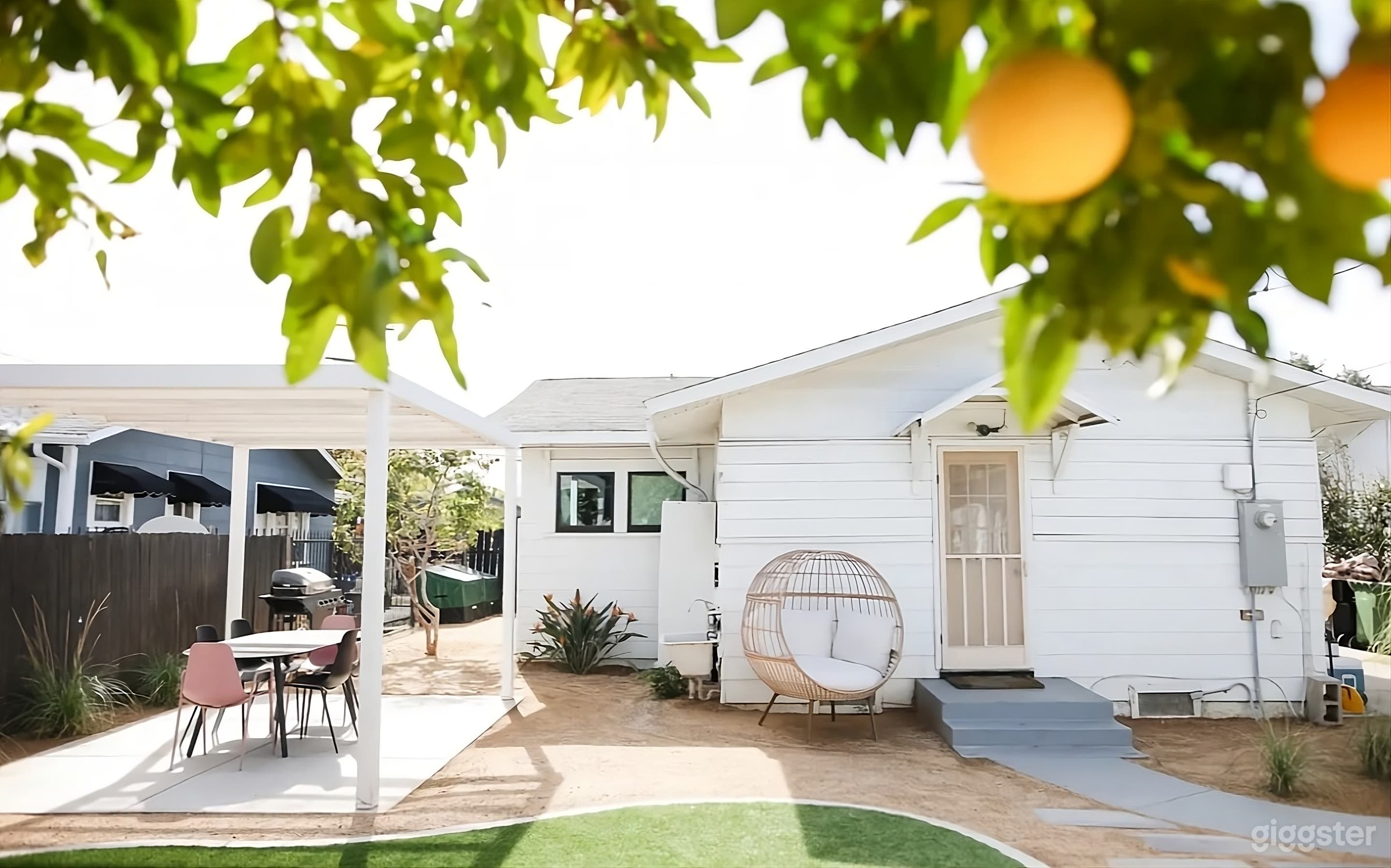 Sunny &amp; Stylish Backyard Retreat Photo 2