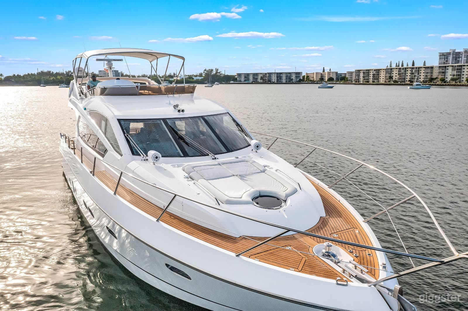 'Lavish' 70' Sunseeker Photo 3