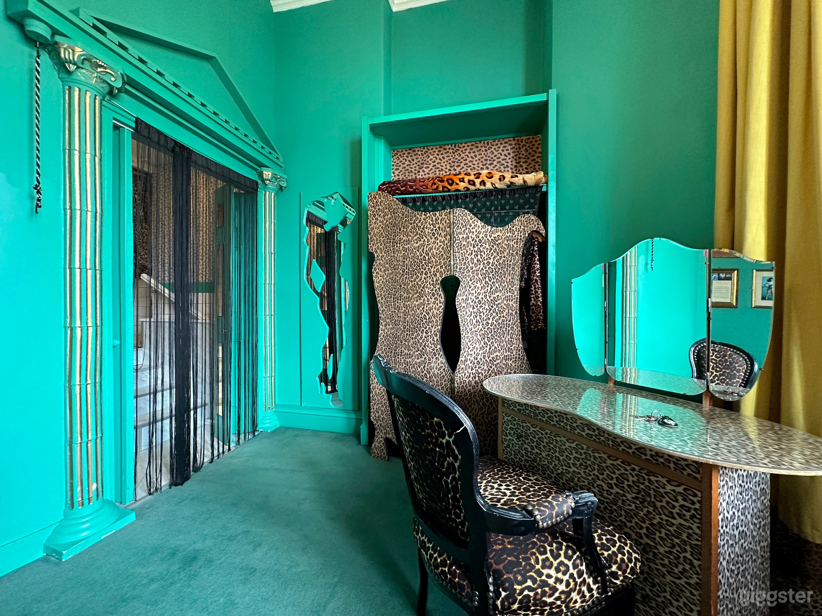 Betty: Fifties Style Leopard Print Boudoir Photo 1