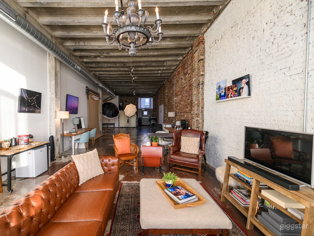 Photography Studio w/ Large Brick Wall &amp; Natural Light Photo 4