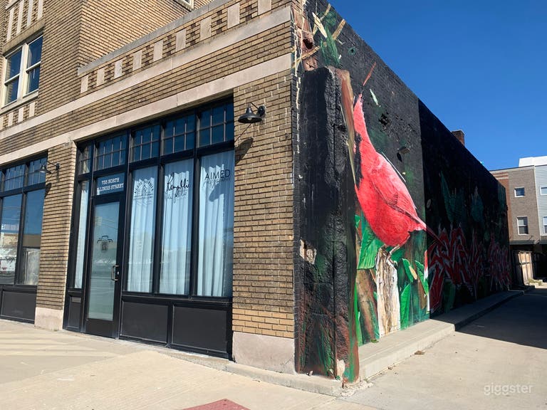  Fotostudio mit großer Backsteinwand & natürlichem Licht 