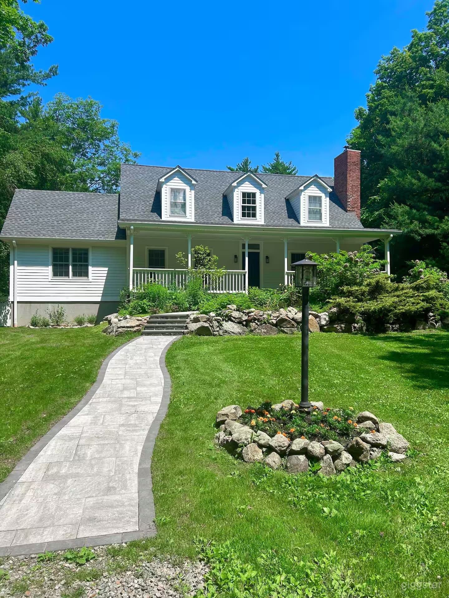 Charming country home on 2.75 acres Photo 1