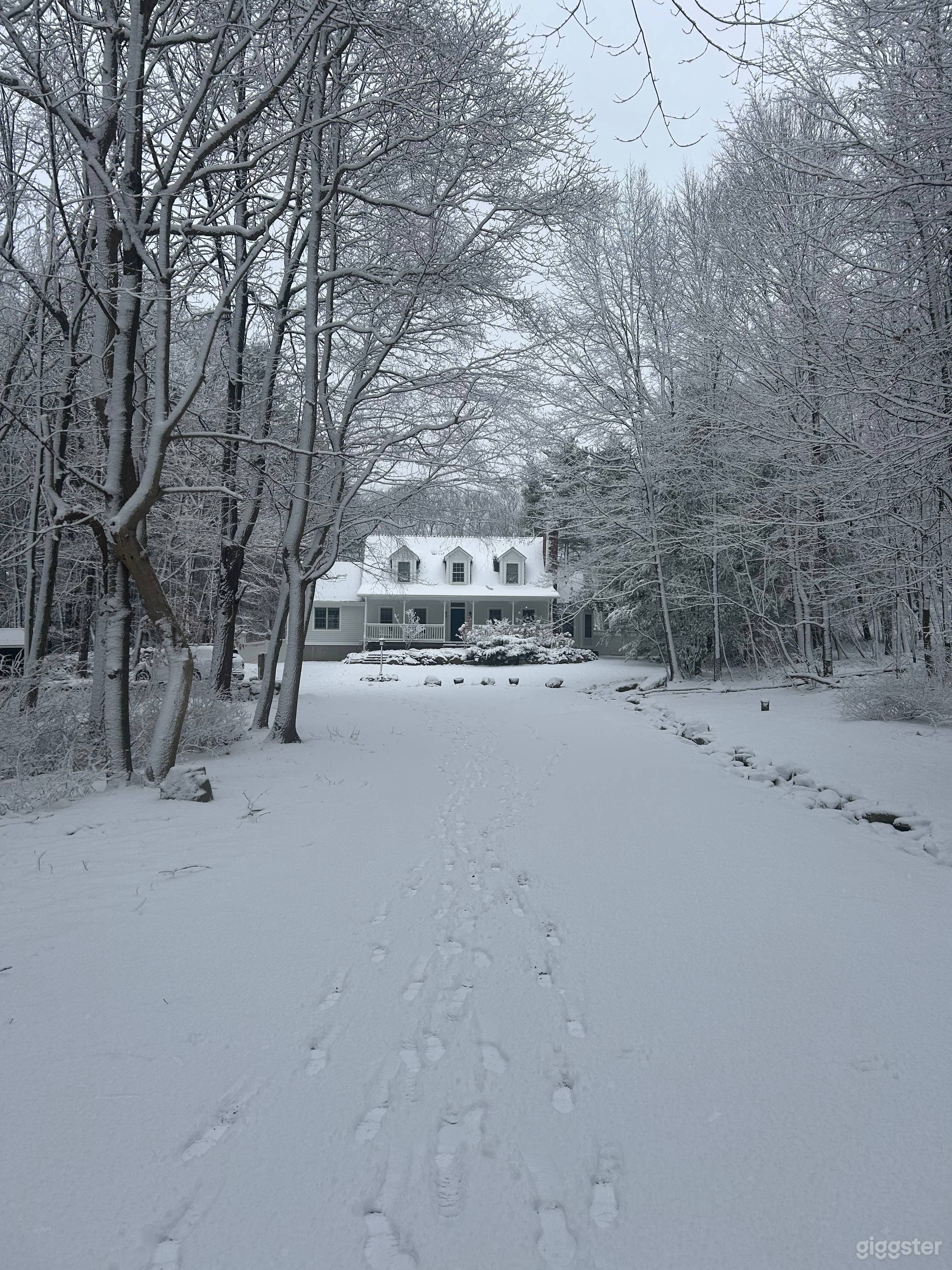 Charming country home on 2.75 acres Photo 2