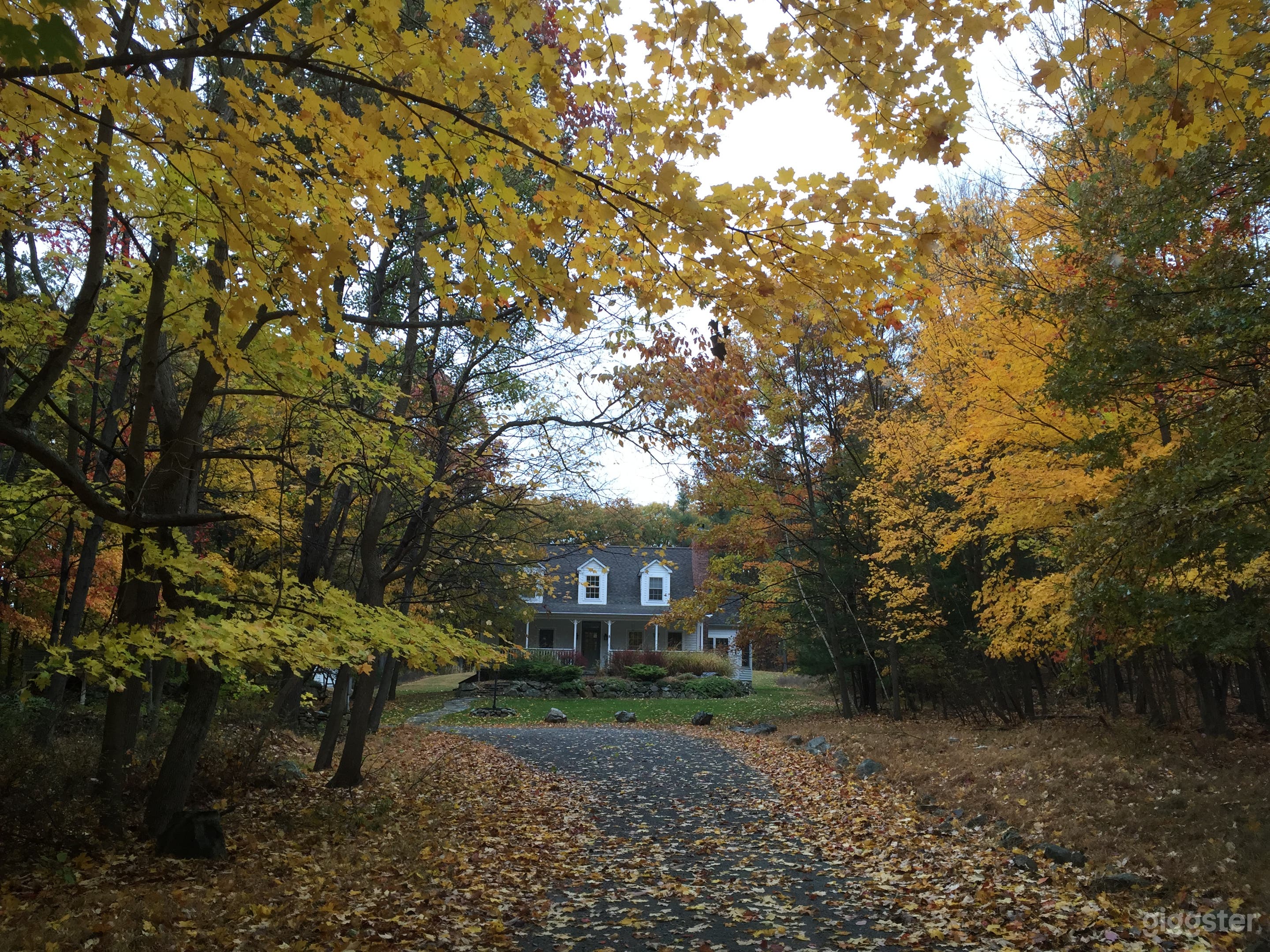 Charming country home on 2.75 acres Photo 3